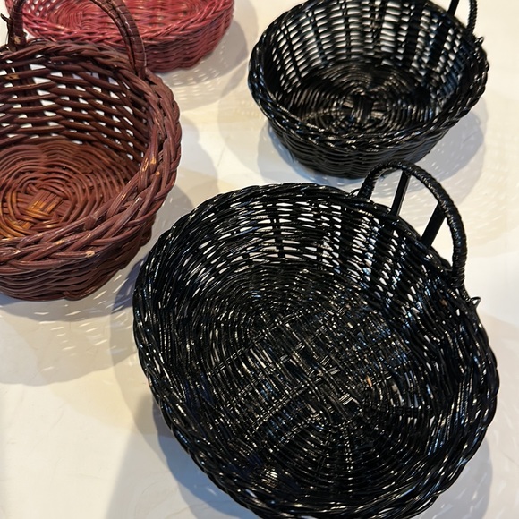 Brand new Hallmark little baskets set of 5 - Picture 4 of 11